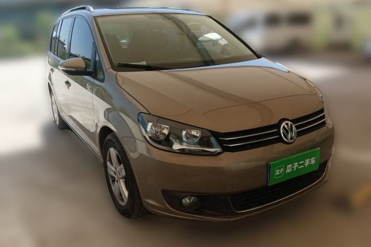 Used Volkswagen Touran 2015 1.4T DSG Comfort Edition 5 Seats Front Right 45 Deg