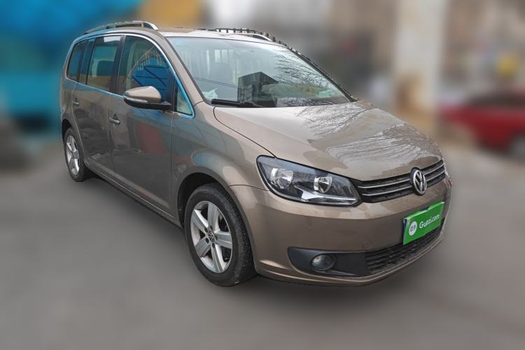 Used Volkswagen Touran 2015 1.4T Manual Fashion Edition 5-Seater Front Right 45 Deg