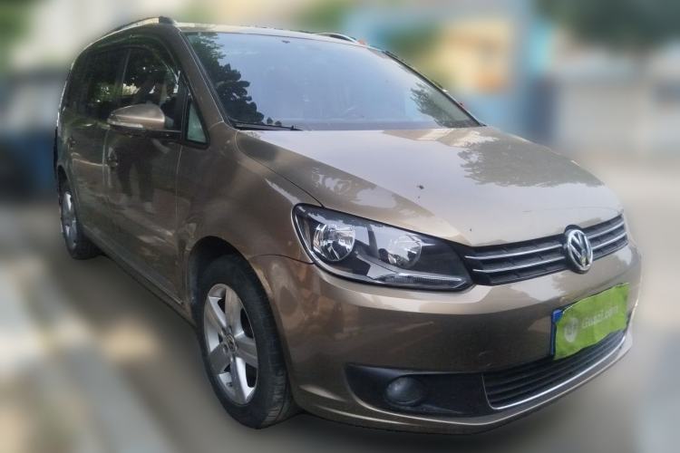 Used Volkswagen Touran 2015 1.4T DSG Comfort Edition 5 Seats Front Right 45 Deg