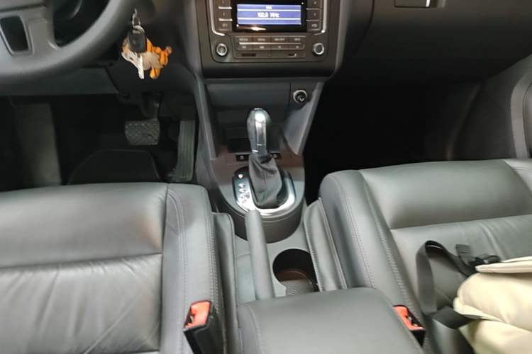 Used Volkswagen Touran 2015 1.4T DSG Comfort Edition 5 Seats Gear Lever