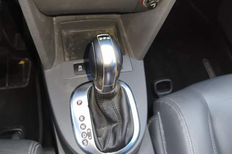 Used Volkswagen Touran 2015 1.4T DSG Luxury Edition 5-Seater Gear Lever