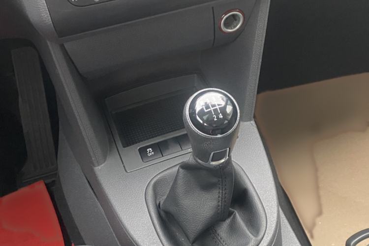 Used Volkswagen Touran 2015 1.4T Manual Comfort Edition 5-Seater Gear Lever