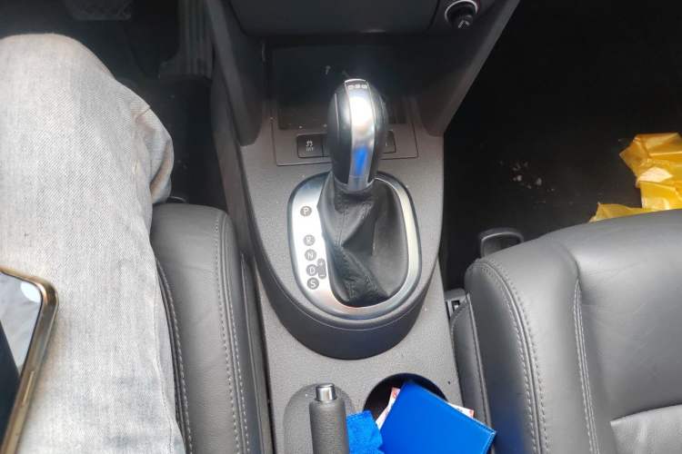 Used Volkswagen Touran 2015 1.4T DSG Comfort Edition 5 Seats Gear Lever