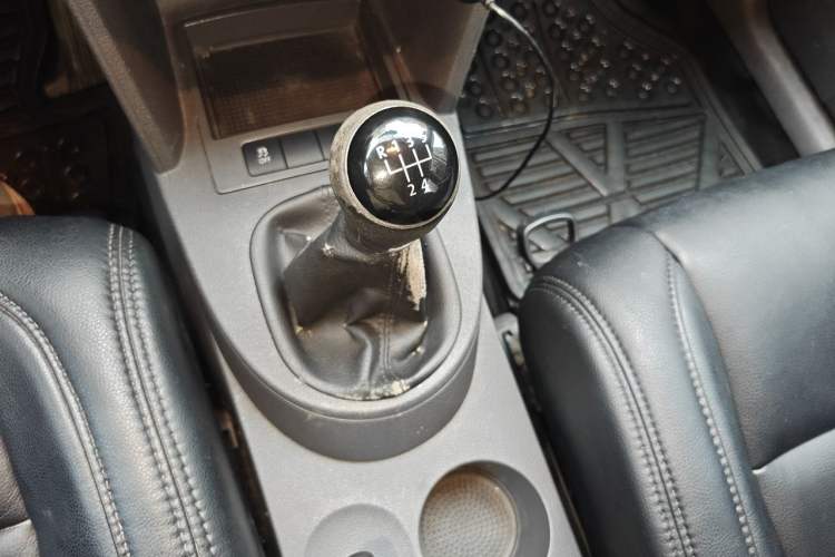Used Volkswagen Touran 2015 1.4T Manual Fashion Edition 5-Seater Gear Lever