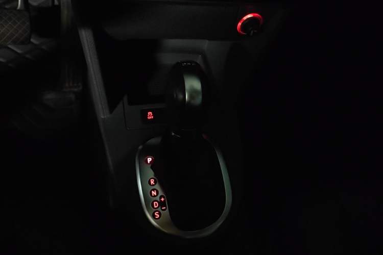 Used Volkswagen Touran 2015 1.4T DSG Comfort Edition 5 Seats Gear Lever