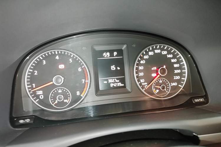 Used Volkswagen Touran 2015 1.4T DSG Comfort Edition 5 Seats Instrument Cluster