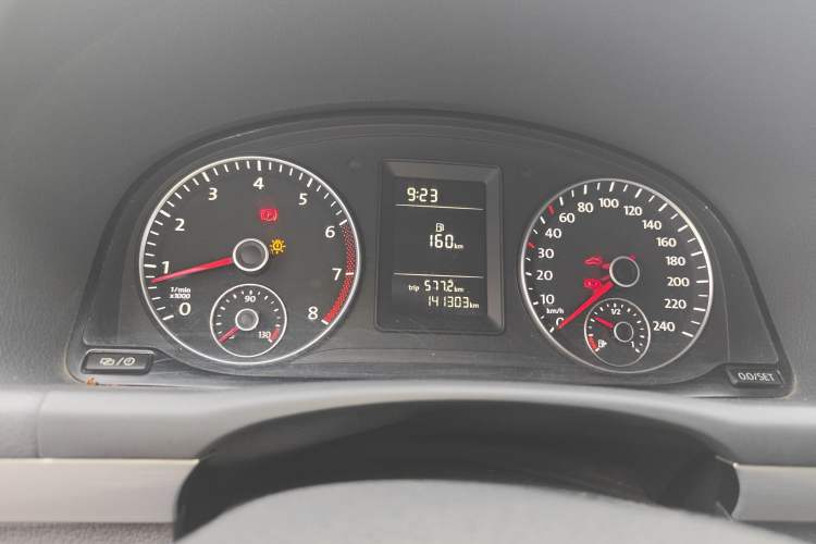 Used Volkswagen Touran 2015 1.4T Manual Fashion Edition 5-Seater Instrument Cluster