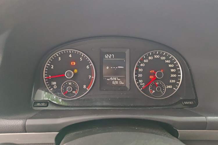 Used Volkswagen Touran 2015 1.4T Manual Comfort Edition 5-Seater Instrument Cluster