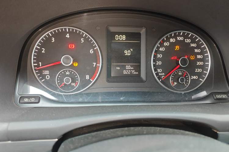 Used Volkswagen Touran 2015 1.4T Manual Fashion Edition 5-Seater Instrument Cluster