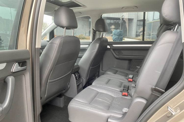 Used Volkswagen Touran 2015 1.4T Manual Comfort Edition 5-Seater Interior 1
