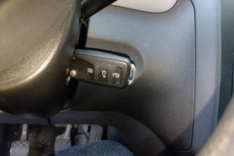 Used Volkswagen Touran 2015 1.4T Manual Comfort Edition 5-Seater Interior 1
