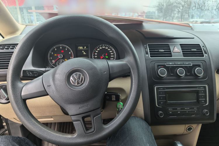 Used Volkswagen Touran 2015 1.4T DSG Comfort Edition 5 Seats Interior 1
