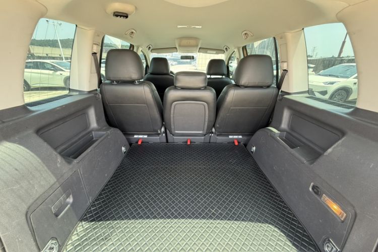 Used Volkswagen Touran 2015 1.4T Manual Fashion Edition 5-Seater Interior 2