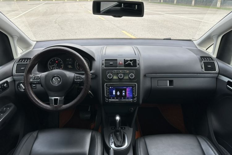 Used Volkswagen Touran 2015 1.4T DSG Comfort Edition 5 Seats Interior 2
