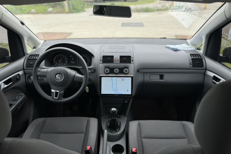 Used Volkswagen Touran 2015 1.4T Manual Fashion Edition 5-Seater Interior 2