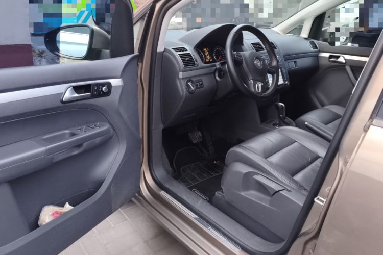 Used Volkswagen Touran 2015 1.4T DSG Luxury Edition 5-Seater Interior 3