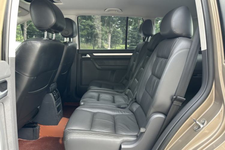 Used Volkswagen Touran 2015 1.4T DSG Comfort Edition 5 Seats Interior 3