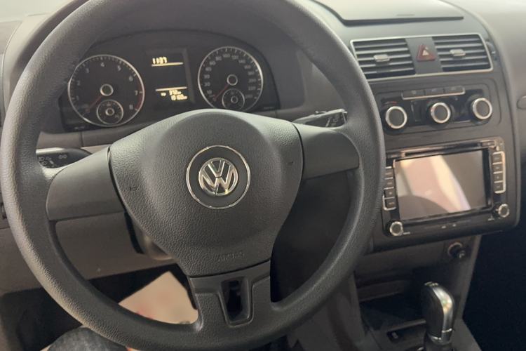 Used Volkswagen Touran 2015 1.4T DSG Comfort Edition 5 Seats Interior 3