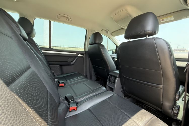 Used Volkswagen Touran 2015 1.4T Manual Fashion Edition 5-Seater Interior 4
