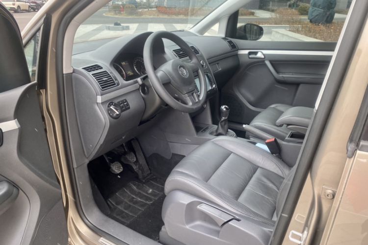 Used Volkswagen Touran 2015 1.4T Manual Comfort Edition 5-Seater Interior 4