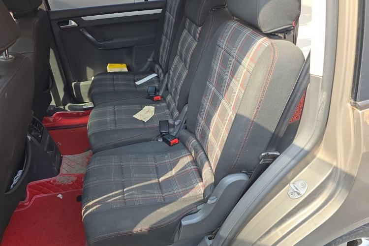Used Volkswagen Touran 2015 1.4T Manual Fashion Edition 5-Seater Interior 4