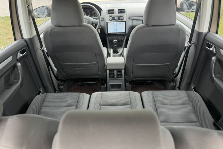Used Volkswagen Touran 2015 1.4T Manual Fashion Edition 5-Seater Interior 4