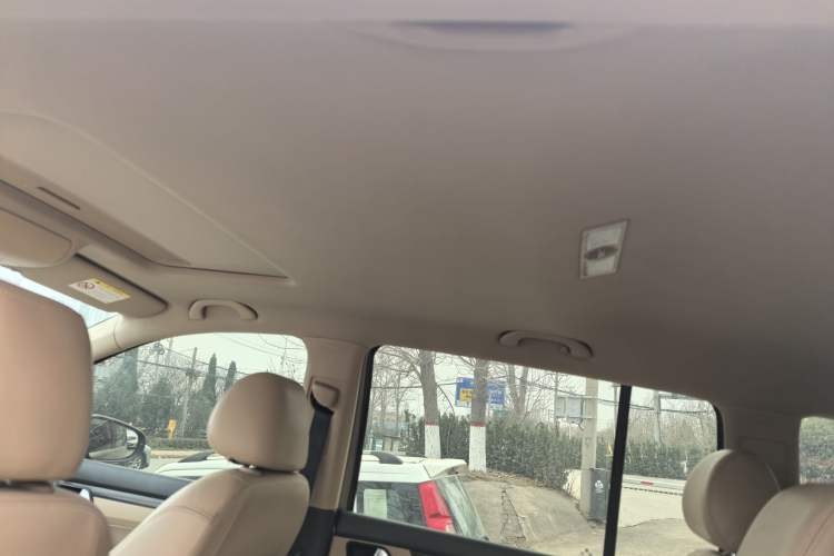 Used Volkswagen Touran 2015 1.4T DSG Comfort Edition 5 Seats Interior 5