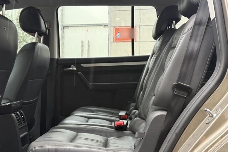 Used Volkswagen Touran 2015 1.4T DSG Comfort Edition 5 Seats Interior 6