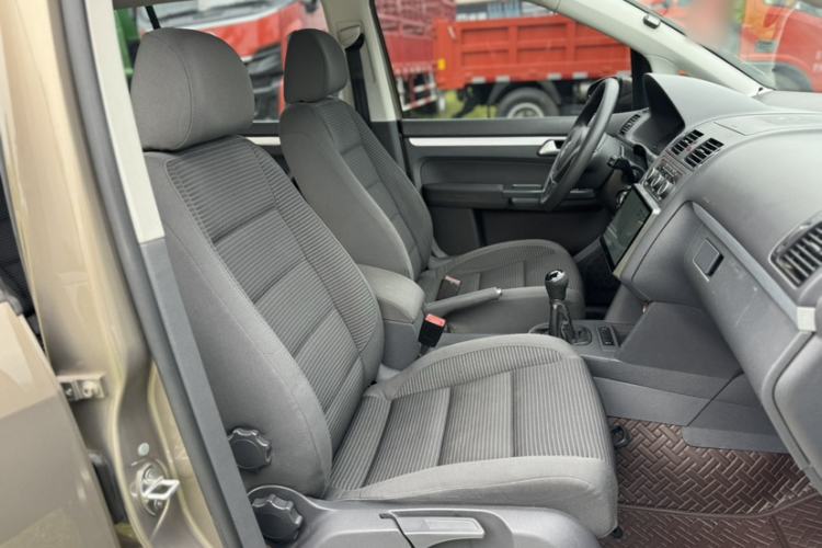 Used Volkswagen Touran 2015 1.4T Manual Fashion Edition 5-Seater Interior 7