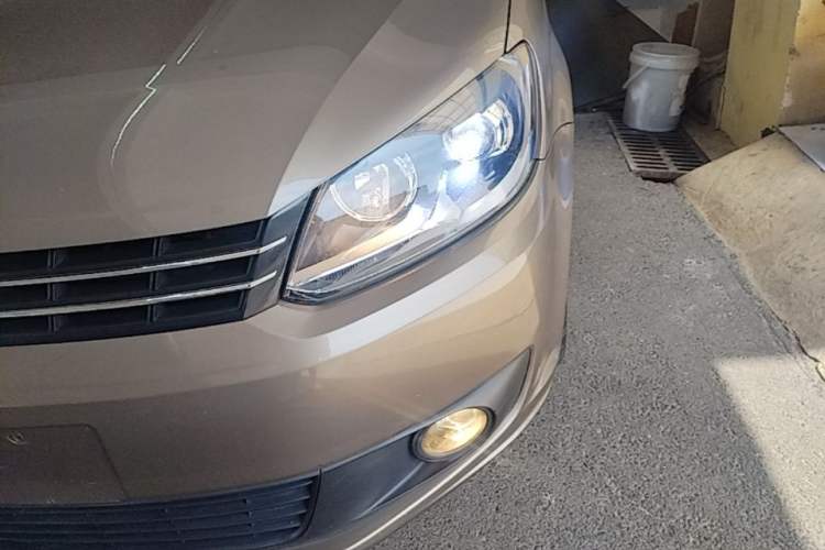 Used Volkswagen Touran 2015 1.4T Manual Fashion Edition 5-Seater Left Front Headlight