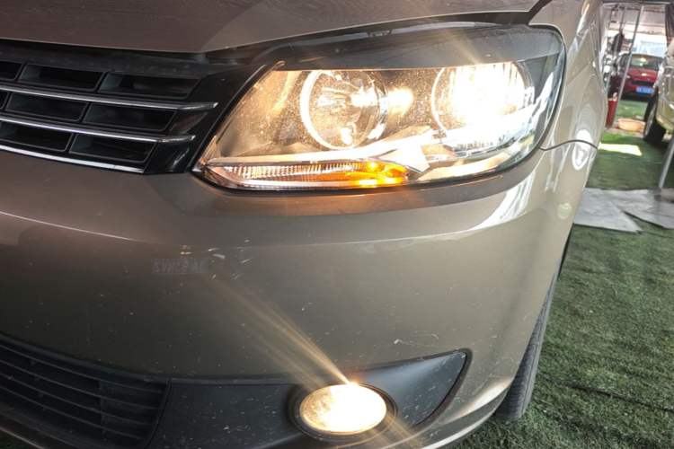 Used Volkswagen Touran 2015 1.4T Manual Fashion Edition 5-Seater Left Front Headlight