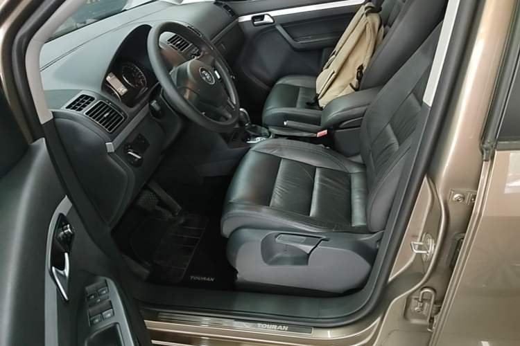 Used Volkswagen Touran 2015 1.4T DSG Comfort Edition 5 Seats Left Front Seat