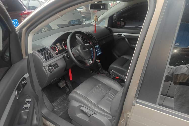 Used Volkswagen Touran 2015 1.4T DSG Comfort Edition 5 Seats Left Front Seat