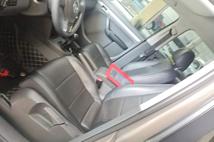 Used Volkswagen Touran 2015 1.4T Manual Fashion Edition 5-Seater Left Front Seat