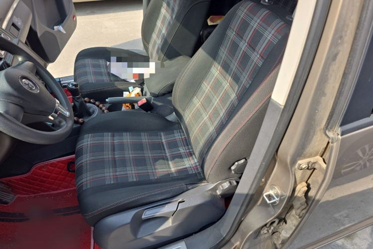 Used Volkswagen Touran 2015 1.4T Manual Fashion Edition 5-Seater Left Front Seat