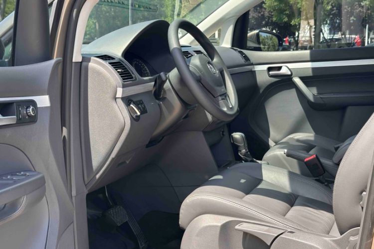 Used Volkswagen Touran 2015 1.4T DSG Comfort Edition 5 Seats Left Front Seat