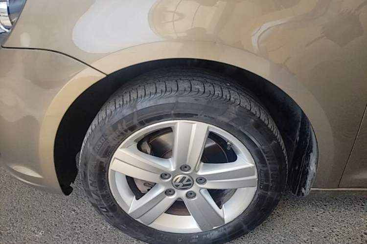 Used Volkswagen Touran 2015 1.4T Manual Fashion Edition 5-Seater Left Front Wheel Hub