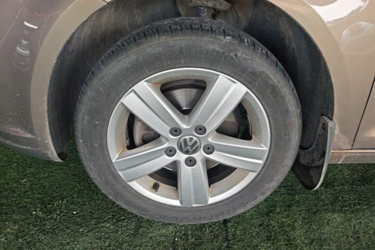 Used Volkswagen Touran 2015 1.4T Manual Fashion Edition 5-Seater Left Front Wheel Hub