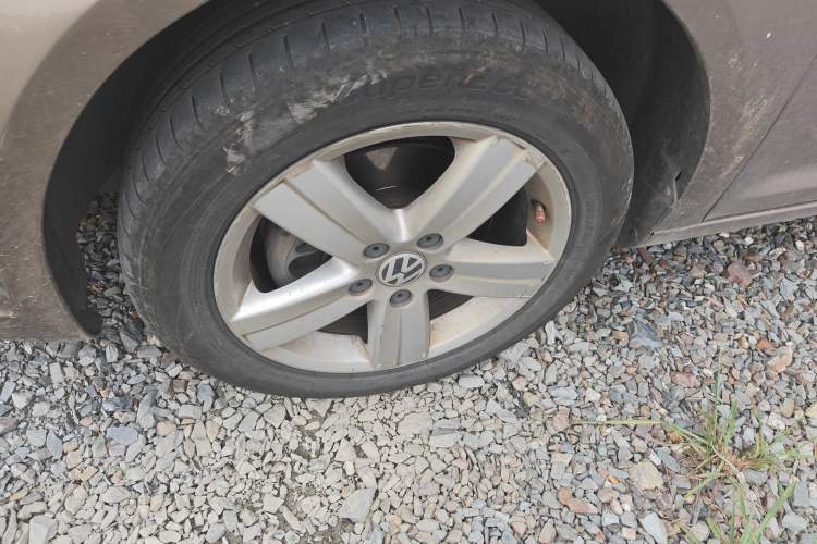 Used Volkswagen Touran 2015 1.4T Manual Fashion Edition 5-Seater Left Front Wheel Hub