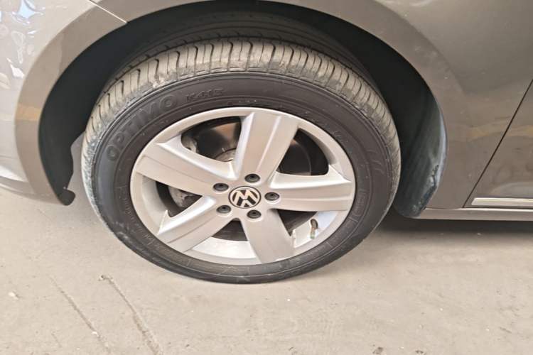 Used Volkswagen Touran 2015 1.4T DSG Comfort Edition 5 Seats Left Front Wheel Hub
