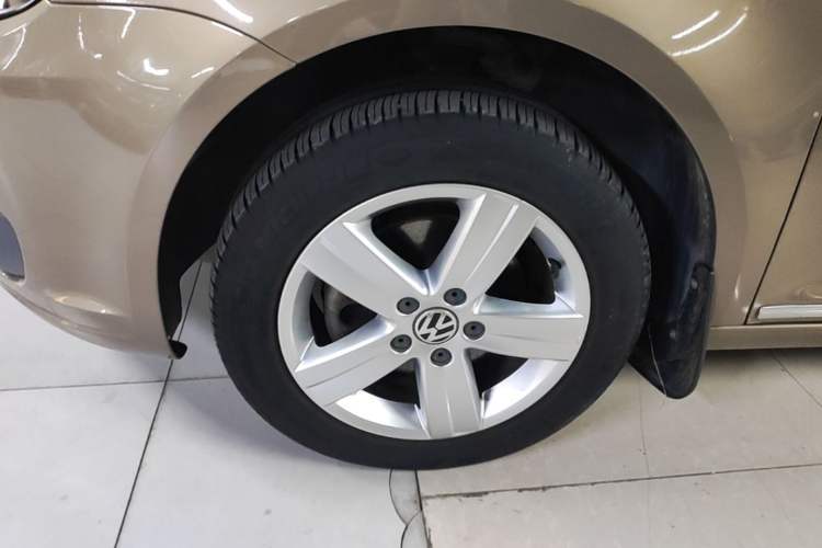Used Volkswagen Touran 2015 1.4T DSG Comfort Edition 5 Seats Left Front Wheel Hub