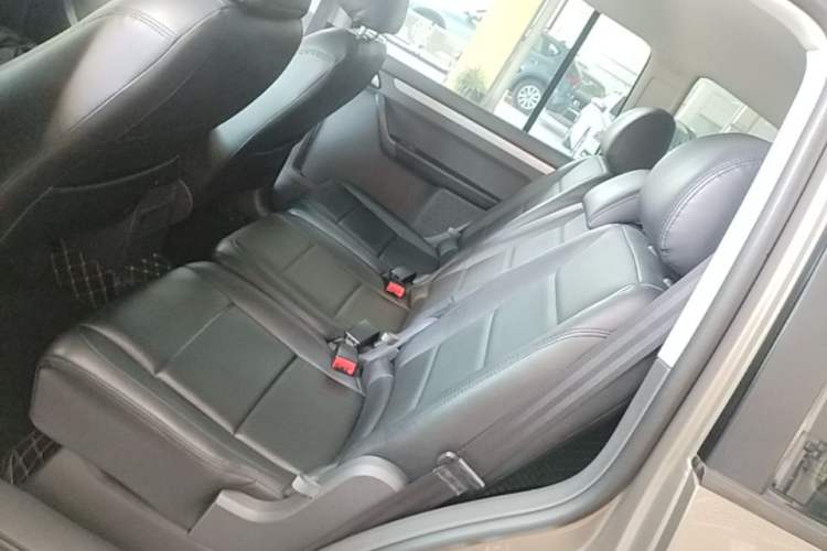 Used Volkswagen Touran 2015 1.4T Manual Fashion Edition 5-Seater Left Rear Seat