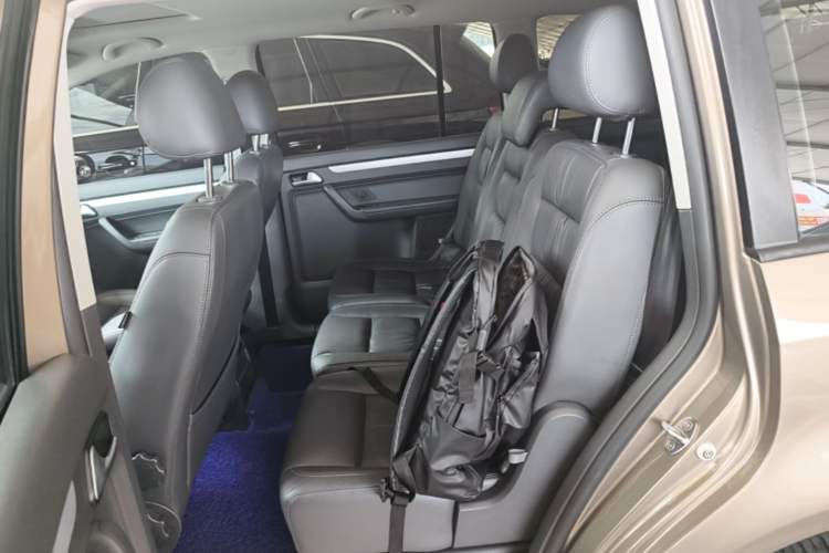Used Volkswagen Touran 2015 1.4T DSG Comfort Edition 5 Seats Left Rear Seat