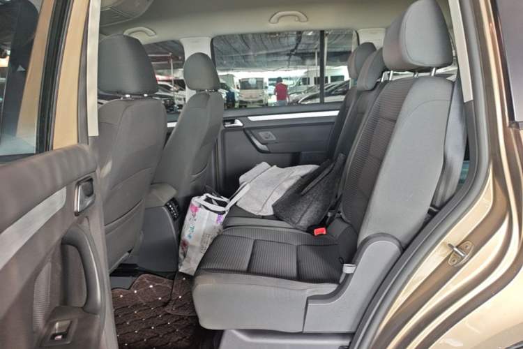 Used Volkswagen Touran 2015 1.4T Manual Fashion Edition 5-Seater Left Rear Seat