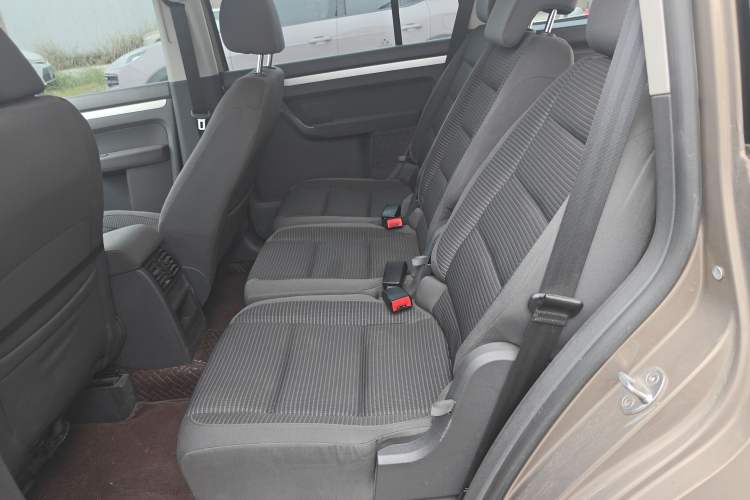 Used Volkswagen Touran 2015 1.4T Manual Fashion Edition 5-Seater Left Rear Seat