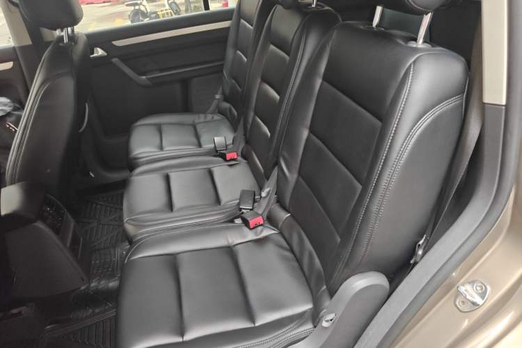 Used Volkswagen Touran 2015 1.4T Manual Fashion Edition 5-Seater Left Rear Seat