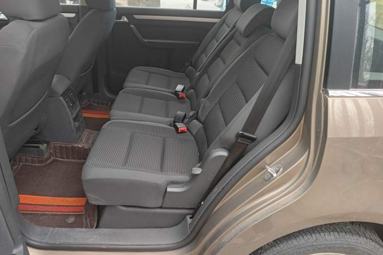 Used Volkswagen Touran 2015 1.4T Manual Fashion Edition 5-Seater Left Rear Seat