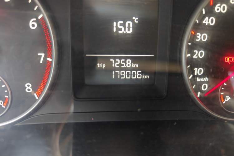 Used Volkswagen Touran 2015 1.4T DSG Comfort Edition 5 Seats Odometer Close Up
