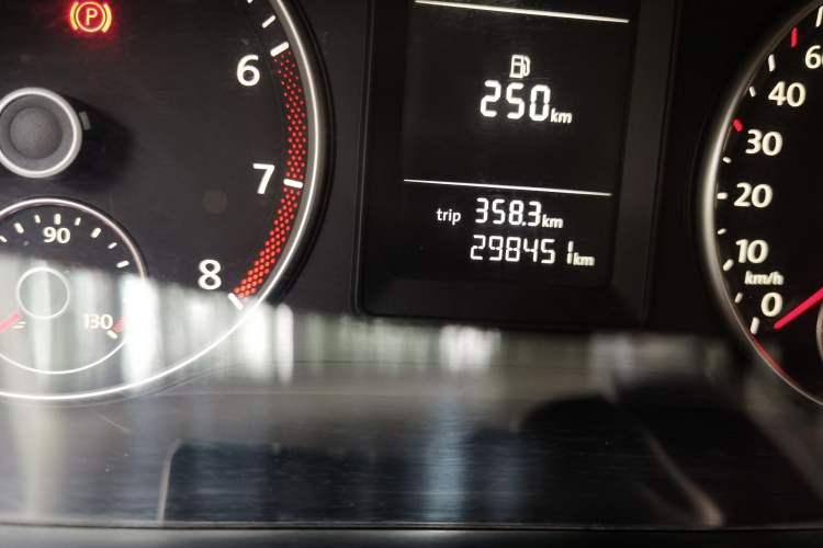Used Volkswagen Touran 2015 1.4T Manual Comfort Edition 5-Seater Odometer Close Up