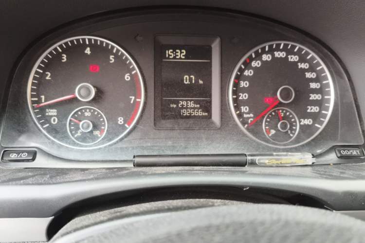 Used Volkswagen Touran 2015 1.4T Manual Fashion Edition 5-Seater Odometer Close Up